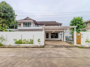4BR with Pool Family BBQ Near Mall V260