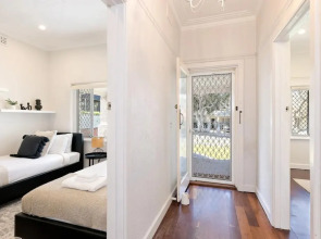 Beautiful 3BR Family Home With Backyard and BBQ