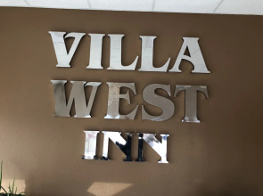 Villa West Inn