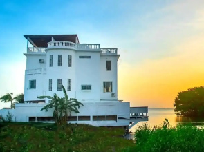 Sea Belize Relaxing Studio w Sea View Pool & Overwater Deck Near Airport, 1st FL