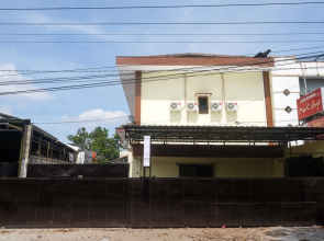 RedDoorz near Tirtonadi Park Solo