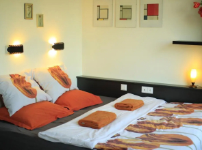 Art & Tulips Art Apartment