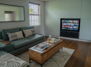 No 33 Stylish and Modern 1 Bed Apartment