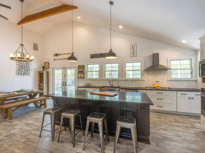 Distinctive Hamptons Home w/ Pool Near Bay, Ocean
