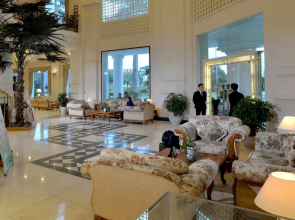 Pearl River Hotel & Apartment