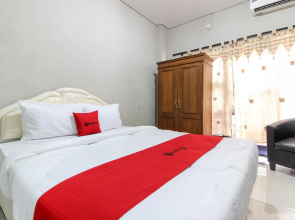 RedDoorz near Solo Balapan Station 2