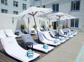 Hotel Breakwater South Beach