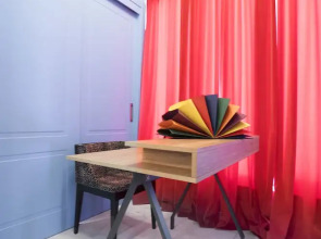 Отель HB Freeze Inn