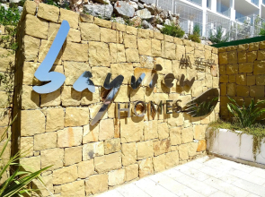 Bayview -Superb Luxurious Sea View Penthouse with private hot tub