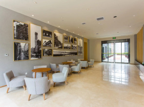 Ji Hotel Shanghai Oriental Pearl Tower