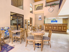 Days Inn & Suites by Wyndham Red Rock-Gallup