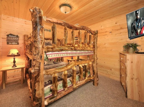 Majestic Sunset - 4 Br cabin by RedAwning