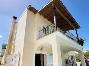 Riverside Villa 8 Persons With Access to the sea