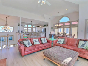 1678 Wave Rider 1 Min Walk to Beach