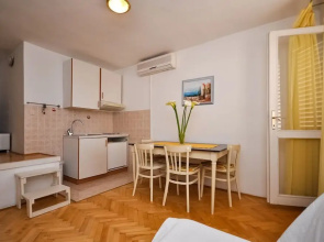 Apartments and Rooms Nikola
