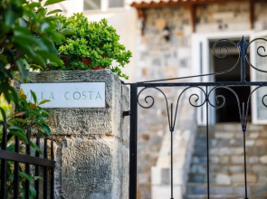 Villa Kosta Hotel & Apartments