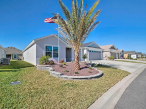 Sunlit Escape in The Villages w/ Screened Porch!