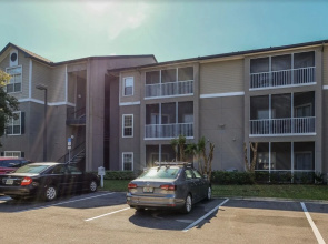 1 BR and 2 BR Jacksonville Beach Apt with Parking by Frontdesk