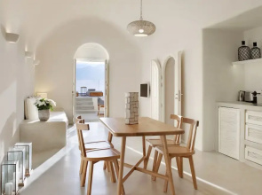 Villa Ioli With Stunning Caldera Views