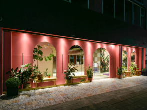 Gold Hotel