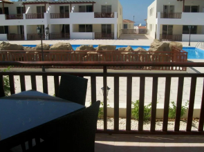 C5 Vanessa Poolside Apartment