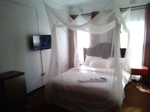Kuku Royal Lodge