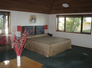 Riverside Hotel Marlborough