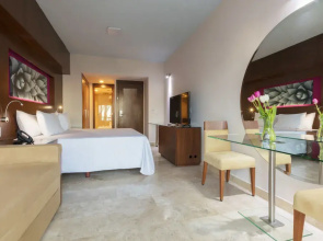 Altitude by Krystal Grand Los Cabos – All Inclusive