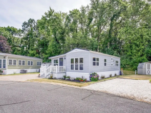 Breezy Ocean Pines Cottage w/ Patio & Pool Access!
