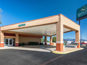 Budget Host Inn & Suites