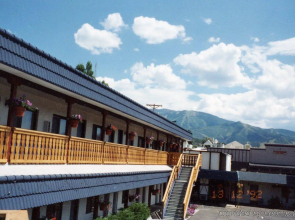 Western Lodge