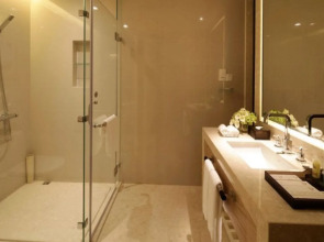 Guangzhou Pearl River International Hotel （Yijing Lu Metro Station）