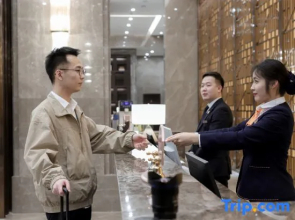 Venus Royal Hotel(Yijinhuoluo Flag Olympic Store)