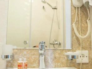 Отель City Walls