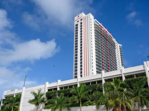 New Listing! Luxe Beach Dream W/ Infinity Pool 3 Bedroom Condo