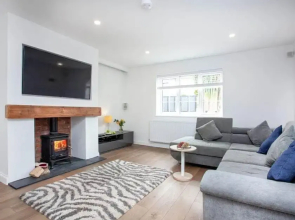 HONEYBROOK - Cosey detached home, modern, spacious