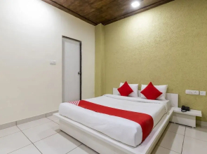 Savoy Suites by OYO Rooms