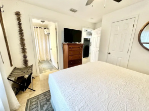 Emerald Hideaway 2 Bedroom Condo by RedAwning