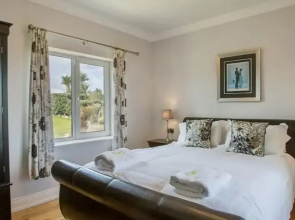 Waterford Villa 5 Bed Beach Retreat