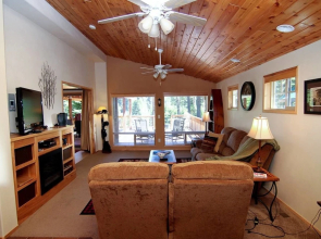 #33 The Cabins at Hyatt Lake - Sleeps 6 - Hot Tub