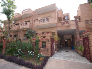 Apnayt Villa - A Luxury Homestay