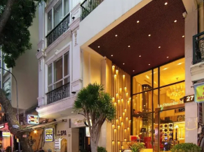 Le Premier Hotel & Rooftop Bar