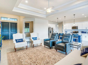 10 Mi to Beaches: Modern Retreat in Port Charlotte