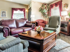 Travelers Lodge & Suites