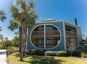 Hibiscus F102 Free Activities, Oceanfront, Wifi, 3 Pools