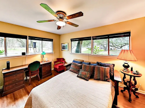 4BR 2BA Walk To Zilker Hot Tub by RedAwning