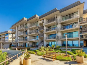 Dmbc 823b 2 Bedroom Condo by RedAwning