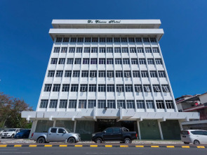 OYO 89619 De Choice Hotel