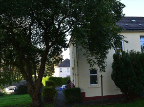 Glasgow Scotstoun Cottage Flat