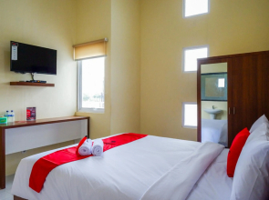 Reddoorz Syariah near Solo Square Mall